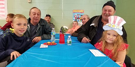 veterans and students pose for a picture