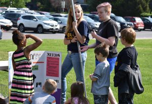 Students from the AgBusiness class speak with Elementary students at Ag Day