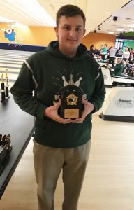 andrew miaski poses with his tournament high single plaque