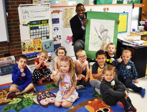 Rep. Antonio Delgado poses with Pre-K students