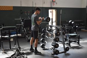 students use the equipment in the weight room