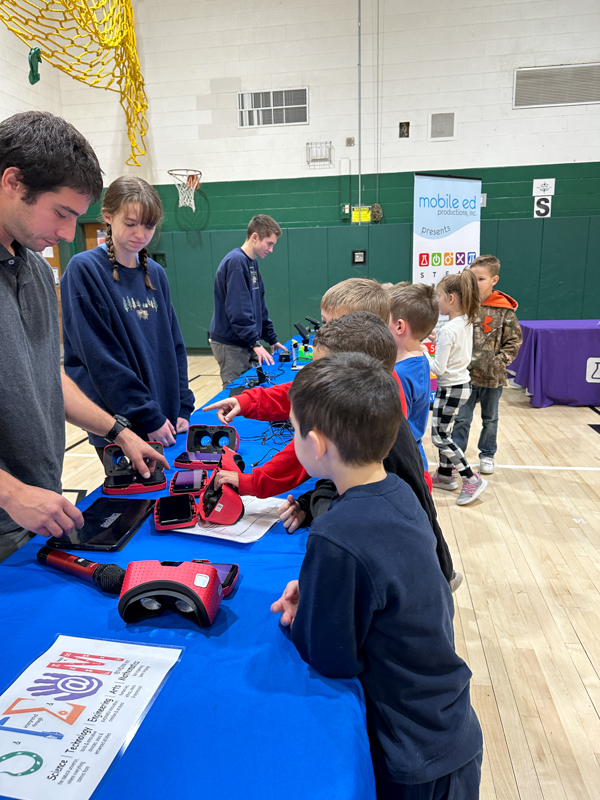 Students Dive into Learning with Traveling STEAM Museum - Middleburgh 